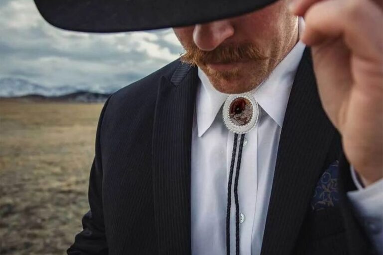 bolo tie